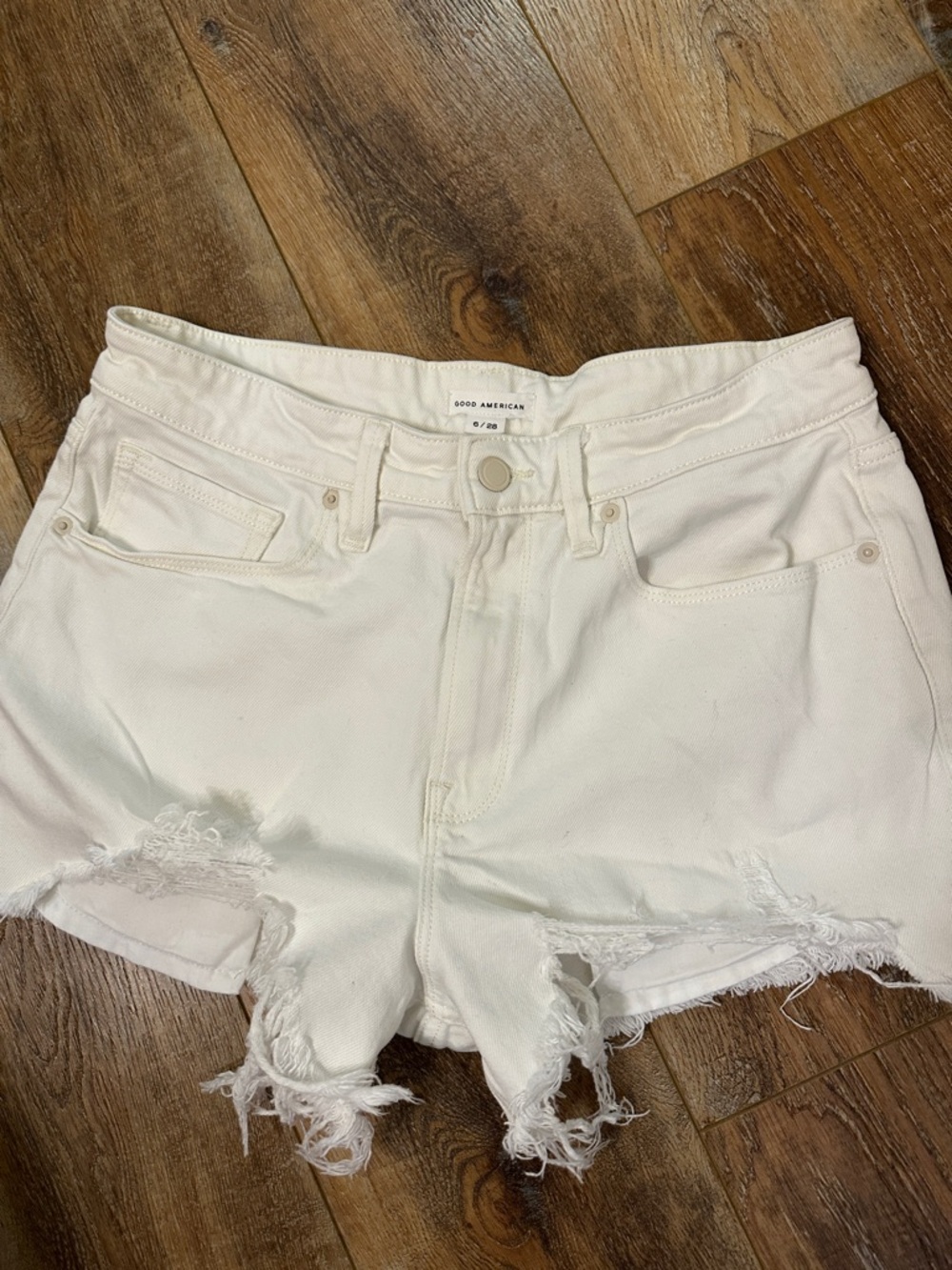 Good American White Frayed High-Rise Denim Cutoff Shorts size 6/28